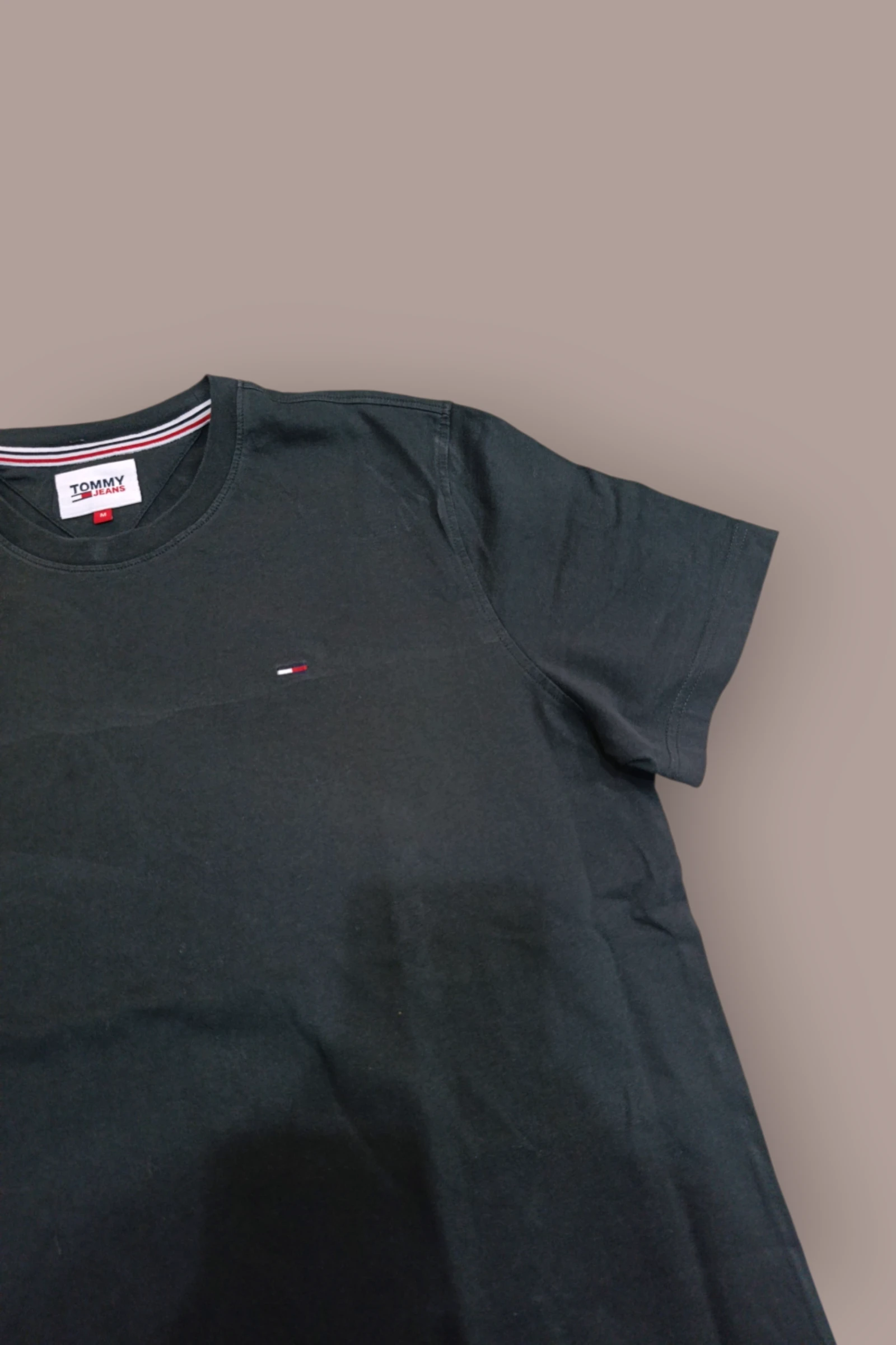 | Camiseta Tommy Jeans Homem | Cor Preta | 100% Algodão | Tamanho M | – photo 5